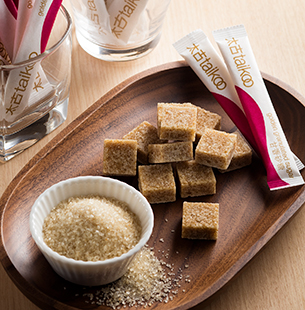Taikoo Sugar packages and sells premium sugar products, and branded and private label single-serve sachets of sugar, salt, pepper and tea to the retail and catering sectors in the HKSAR and the Chinese Mainland