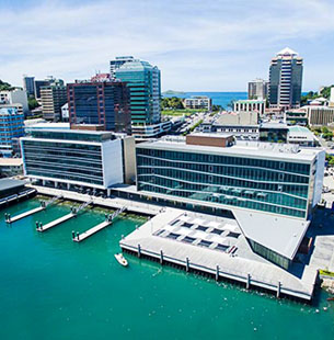 位於莫爾茲比港的地標性項目 Harbourside Development 是 Pacific Palms Property 其中一個主要地產發展項目